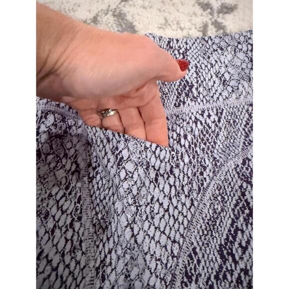 All in Motion Snakeskin Print High-Rise Leggings - Picture 9 of 10